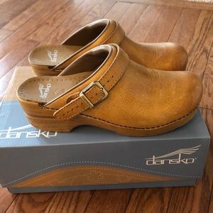dansko ingrid clogs